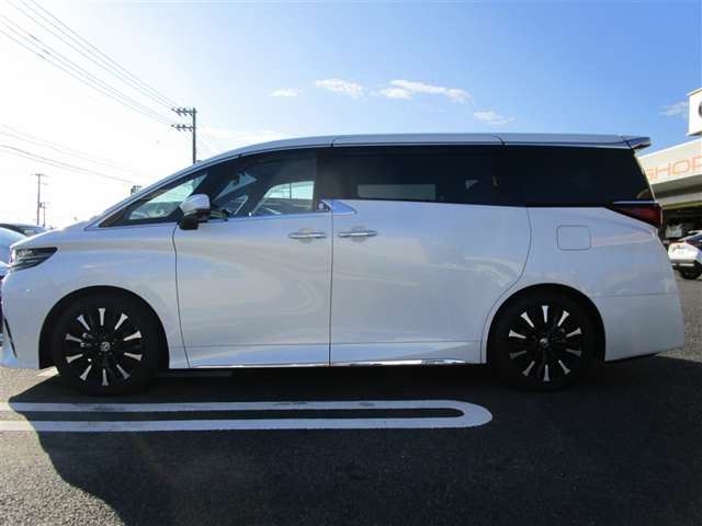 Toyota Alphard 3