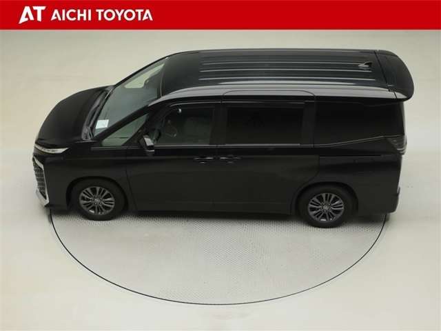 Toyota Voxy 11