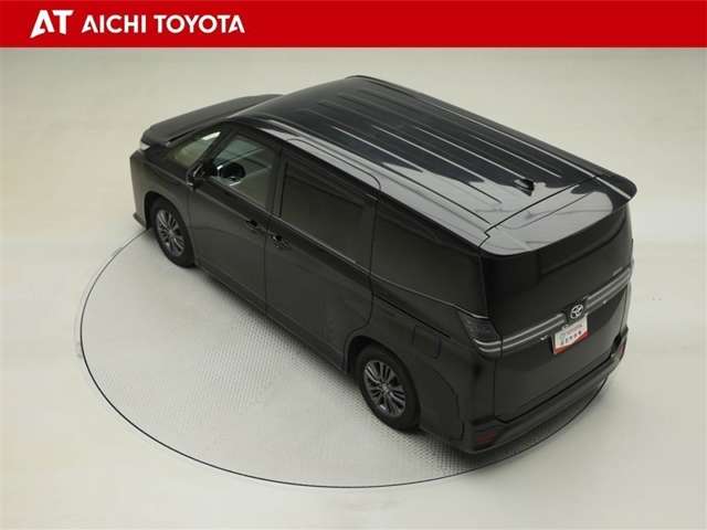Toyota Voxy 12
