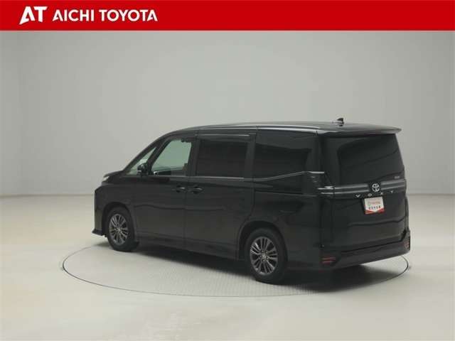 Toyota Voxy 4