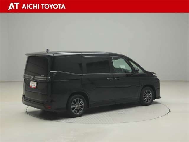 Toyota Voxy 6