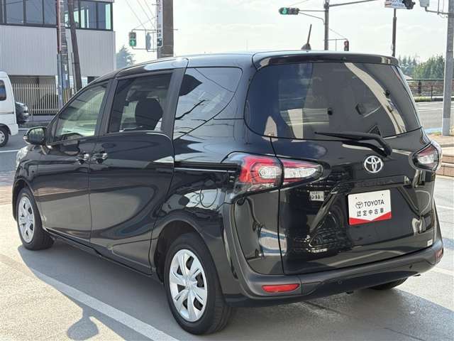 Toyota Sienta 2