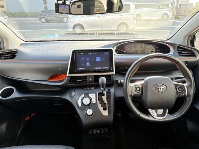 Toyota Sienta 7