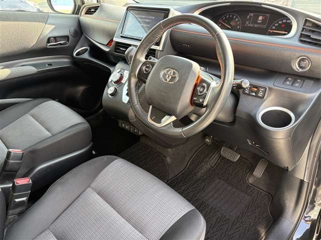 Toyota Sienta 9