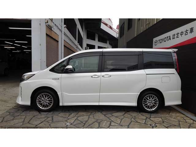 Toyota Noah 5