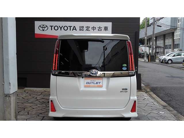 Toyota Noah 7