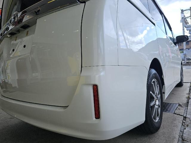 Toyota Voxy 11