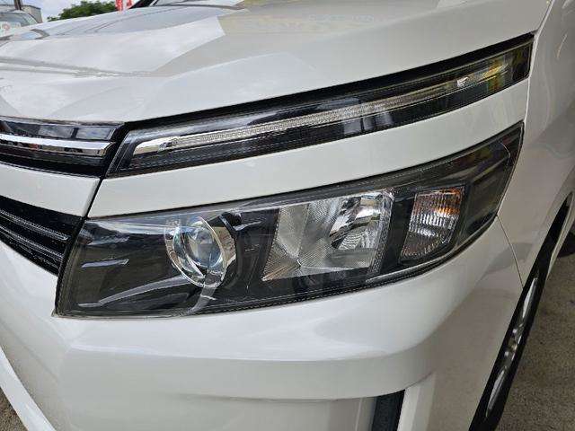 Toyota Voxy 5