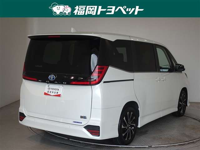 Toyota Noah 3
