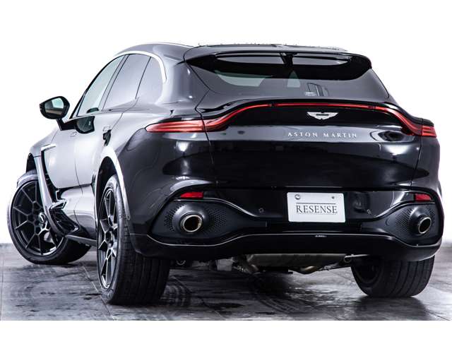 Aston Martin DBX 11