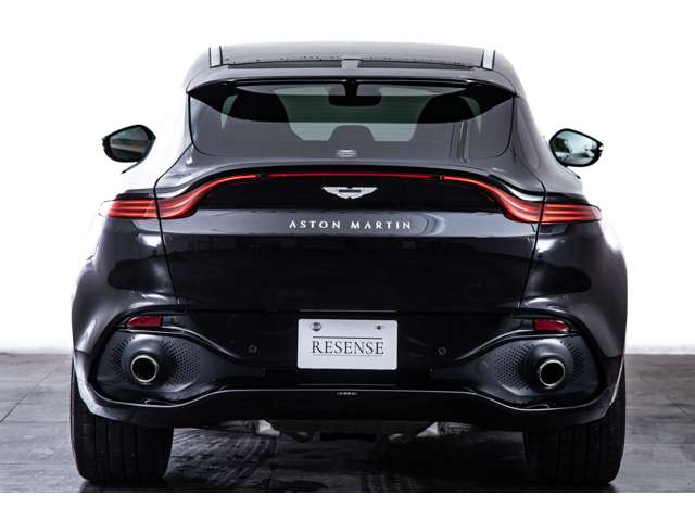 Aston Martin DBX 12