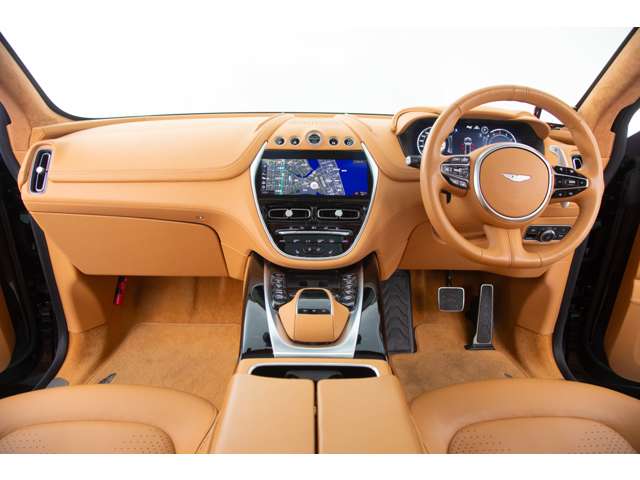 Aston Martin DBX 2