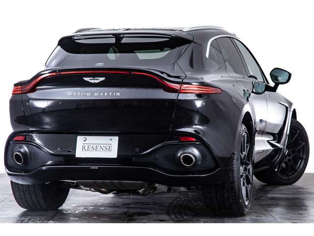 Aston Martin DBX 3