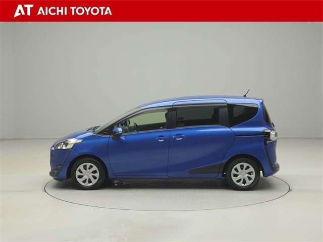 Toyota Sienta 3