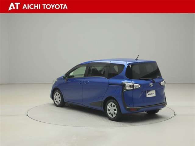 Toyota Sienta 4