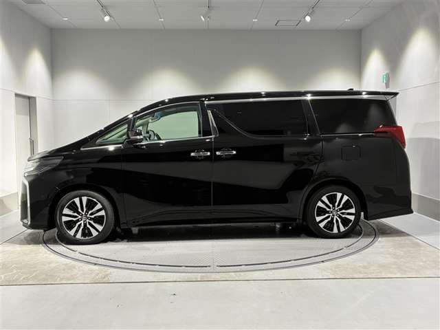 Toyota Alphard 3