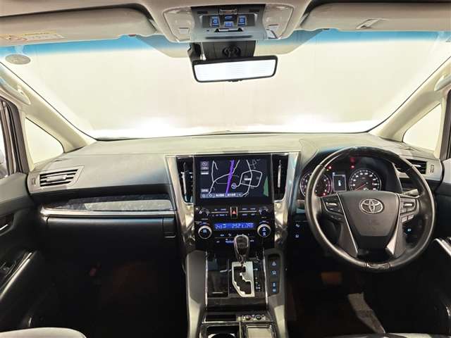Toyota Alphard 6