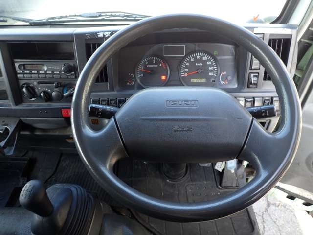 Isuzu Elf 7