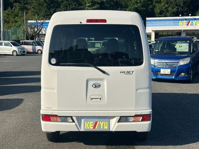 Daihatsu Hijet Cargo 11