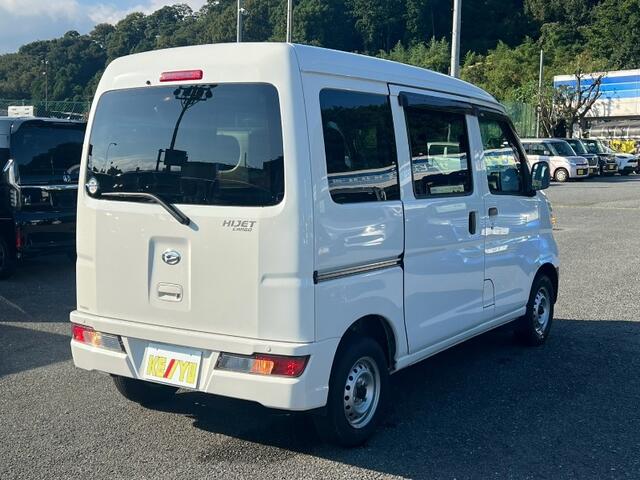 Daihatsu Hijet Cargo 12