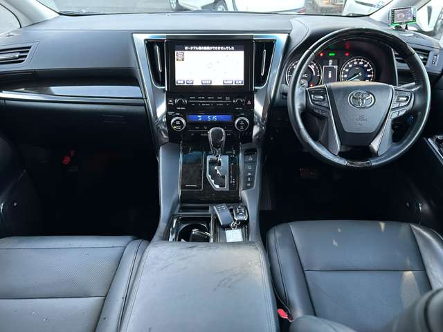 Toyota Alphard 3