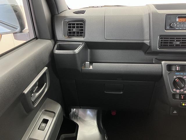 Daihatsu Hijet Cargo 12