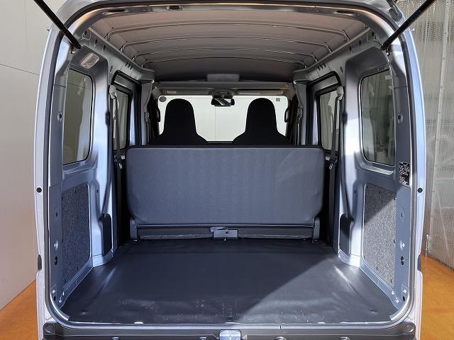 Daihatsu Hijet Cargo 10