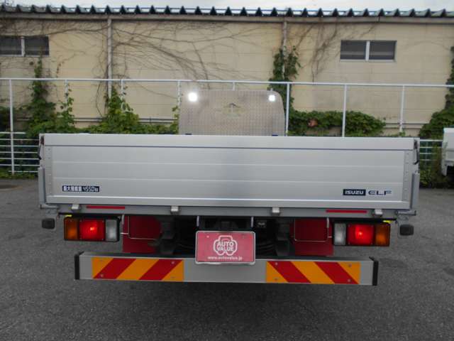 Isuzu Elf 7