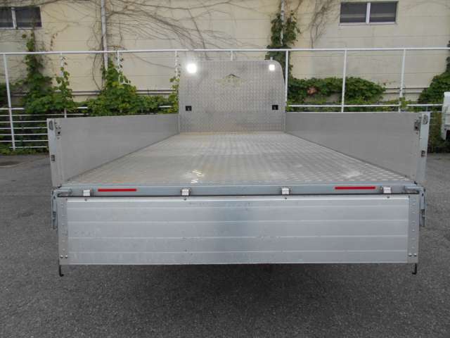 Isuzu Elf 8