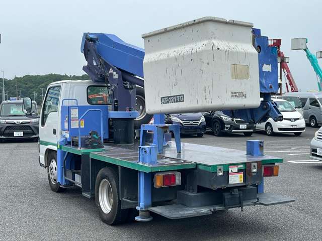 Isuzu Elf 7