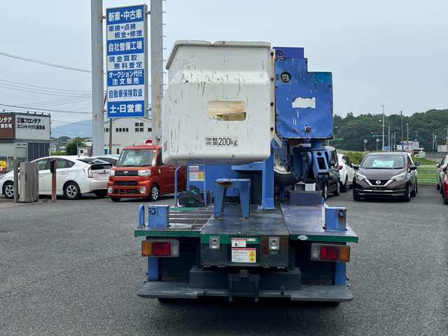 Isuzu Elf 8
