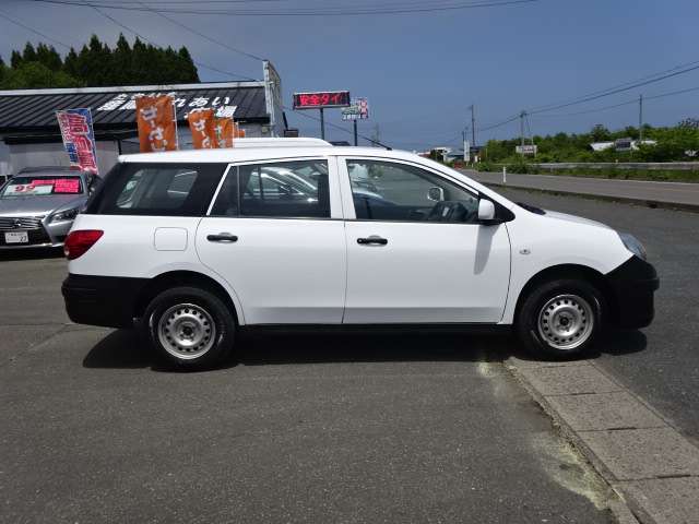 Nissan AD 5