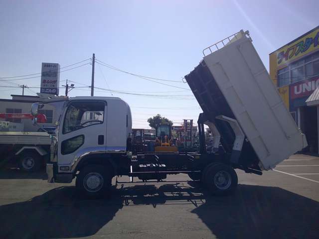 Isuzu Forward 4