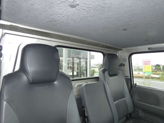 Isuzu Elf 12
