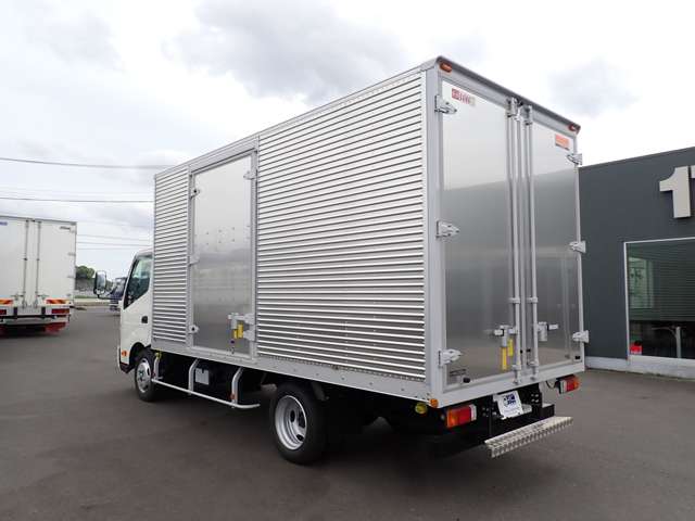 Hino Dutro 8