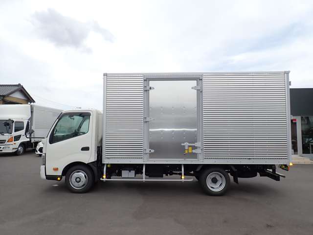 Hino Dutro 9
