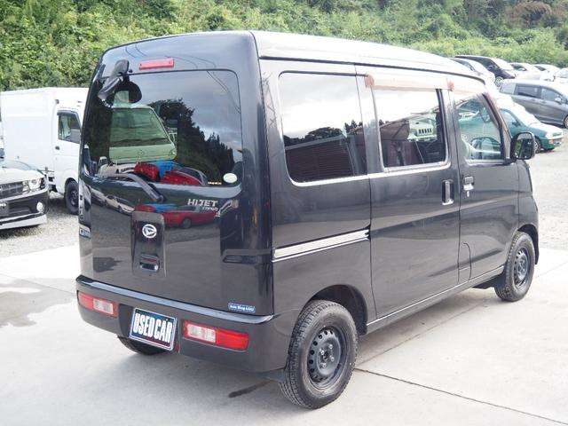Daihatsu Hijet Cargo 4