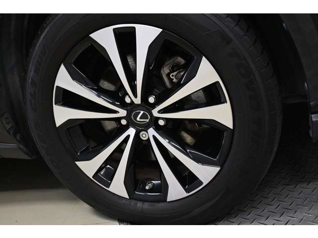 Lexus NX 8