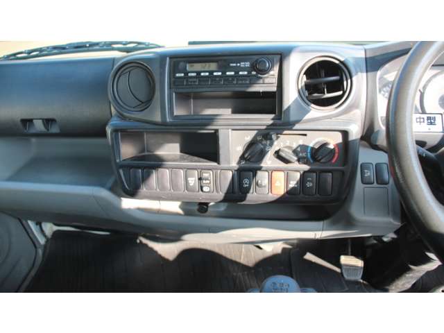 Hino Dutro 12