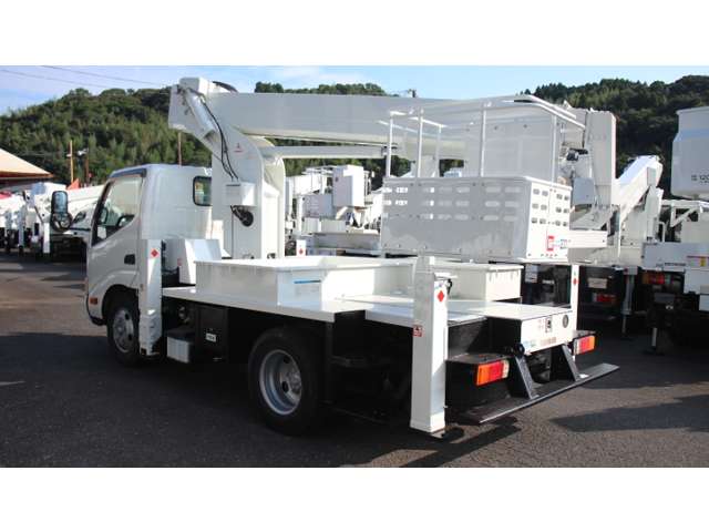 Hino Dutro 4