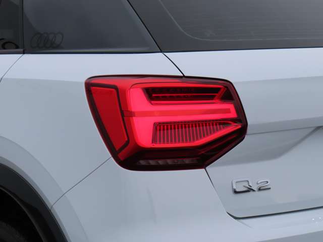 Audi Q2 10