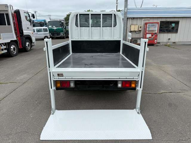 Isuzu Elf 12