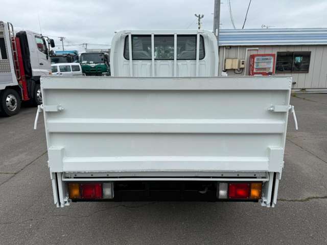 Isuzu Elf 7