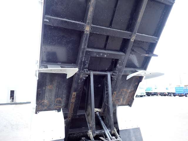 Isuzu Elf 12
