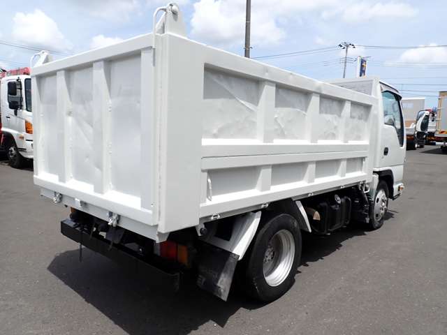 Isuzu Elf 7