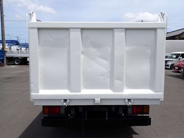 Isuzu Elf 8