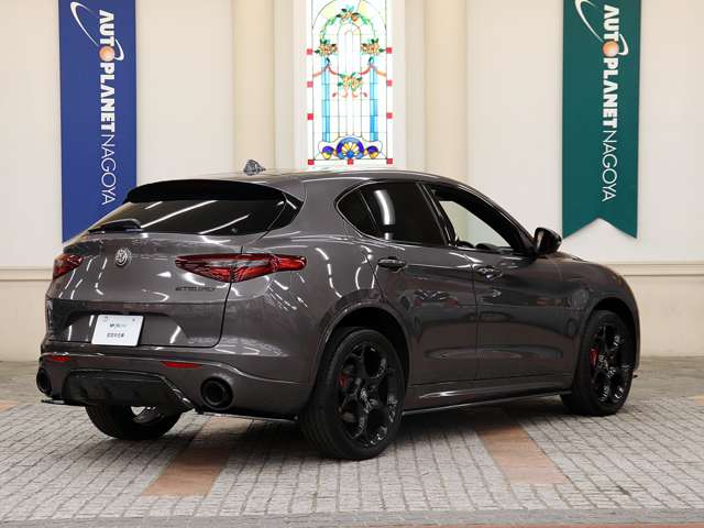 Alfa Romeo Stelvio 4
