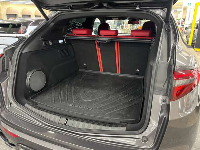Alfa Romeo Stelvio 10