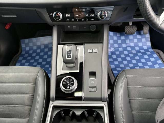 Mitsubishi Outlander 11