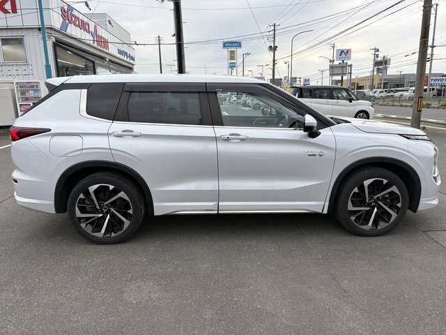 Mitsubishi Outlander 4